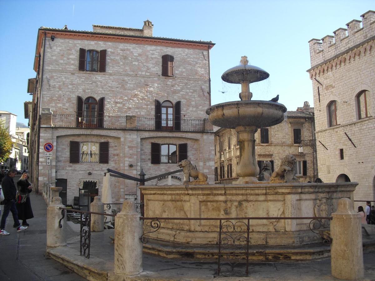 Ogni Finestra E Un Quadro - Appartamento Ad Asís Exterior foto